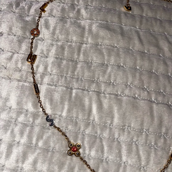 Authentic RARE Louis Vuitton necklace great condition comes with box n dust bag - Picture 5 of 14